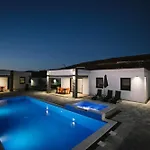 Luxury Blue Sky Apartment
