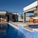 Luxury Blue Sky 公寓 *