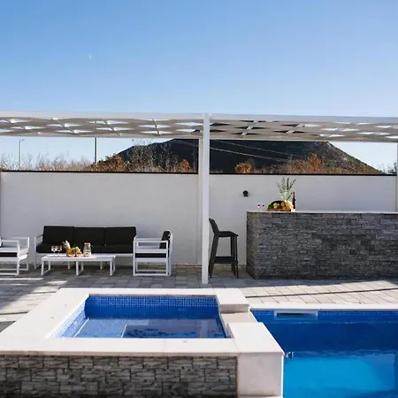 Luxury Blue Sky Siroki Brijeg