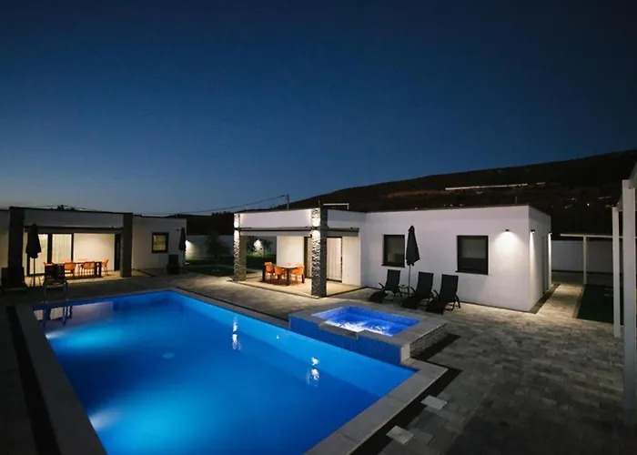 Luxury Blue Sky Apartment