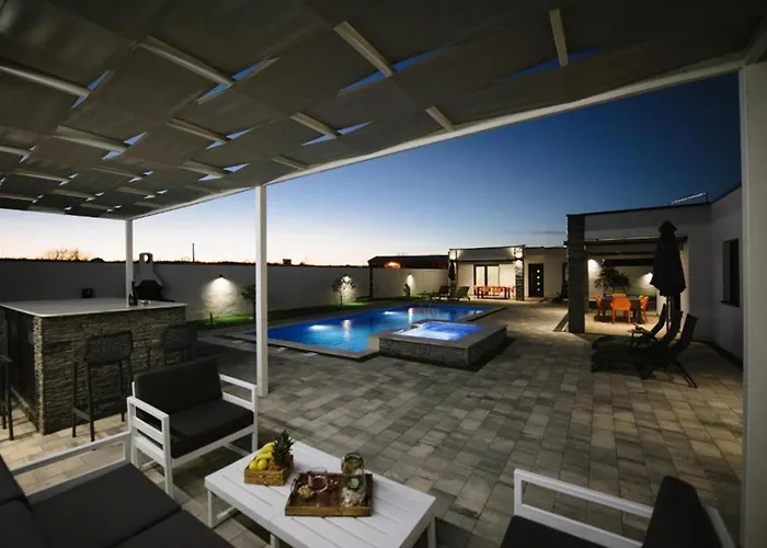 Luxury Blue Sky Apartment