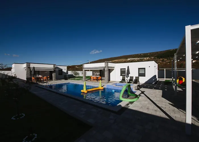 Luxury Blue Sky Siroki Brijeg